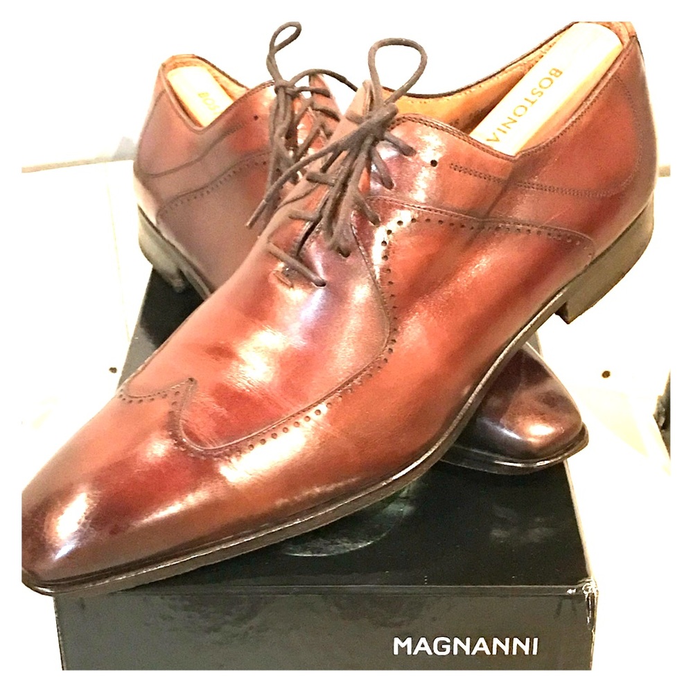 Magnanni Mid-Brown Dress Shoe, Size 10.5